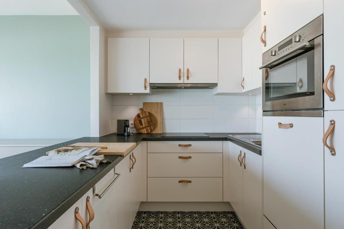 Huswell - Bright Seaview Apartment In Oostende Екстер'єр фото
